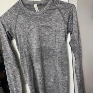Women’s lululemon workout long sleeve top.